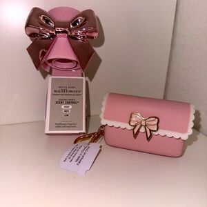 Bath and Body Works Bow Collection Wallflower plug and Hand sanitizer holder NWT